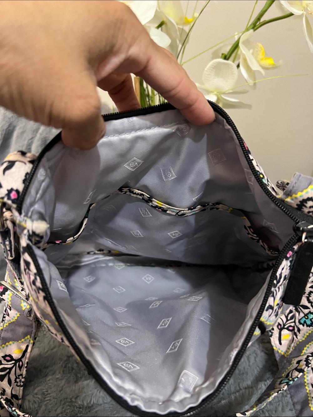 Vera Bradley Quilted Floral Crossbody/Shoulder Bag EUC retail $89 - Picture 5 of 5